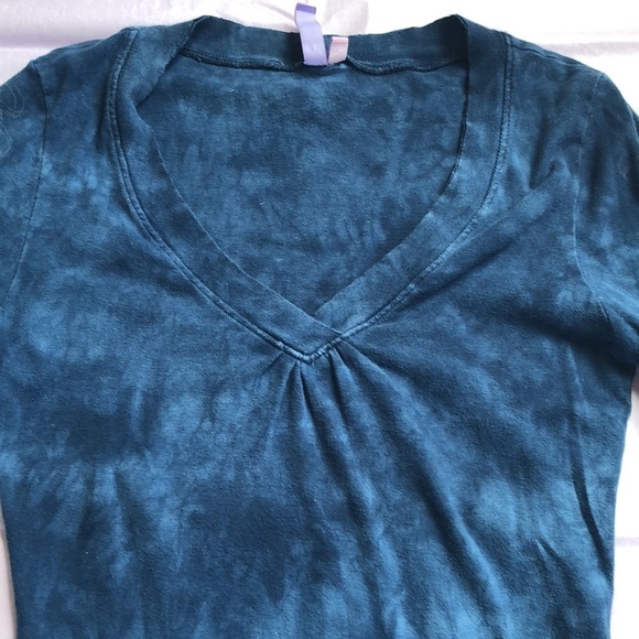 Emma & Sam blue tie dye long sleeve T shirt Sz. M, but runs small PTP 15” - Picture 8 of 17